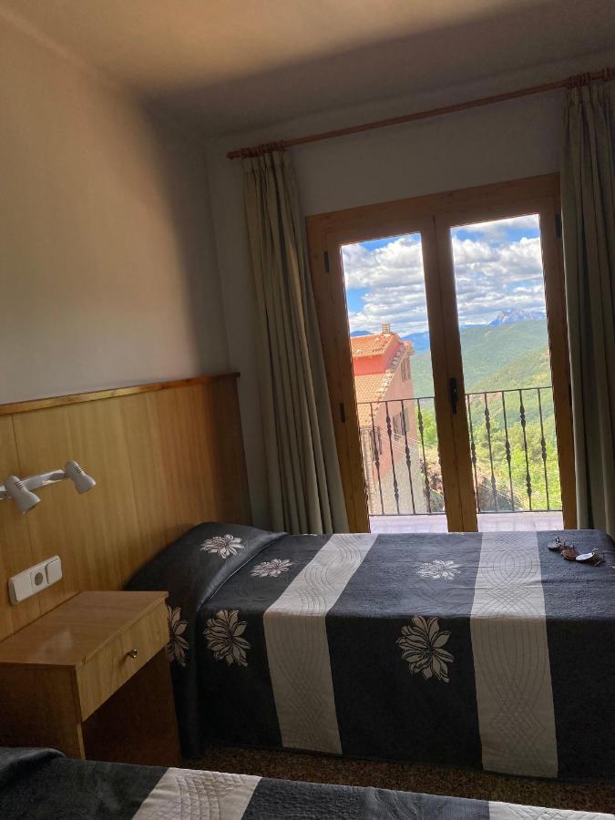Hostal Alt Llobregat Castellar De N'Hug Exteriör bild