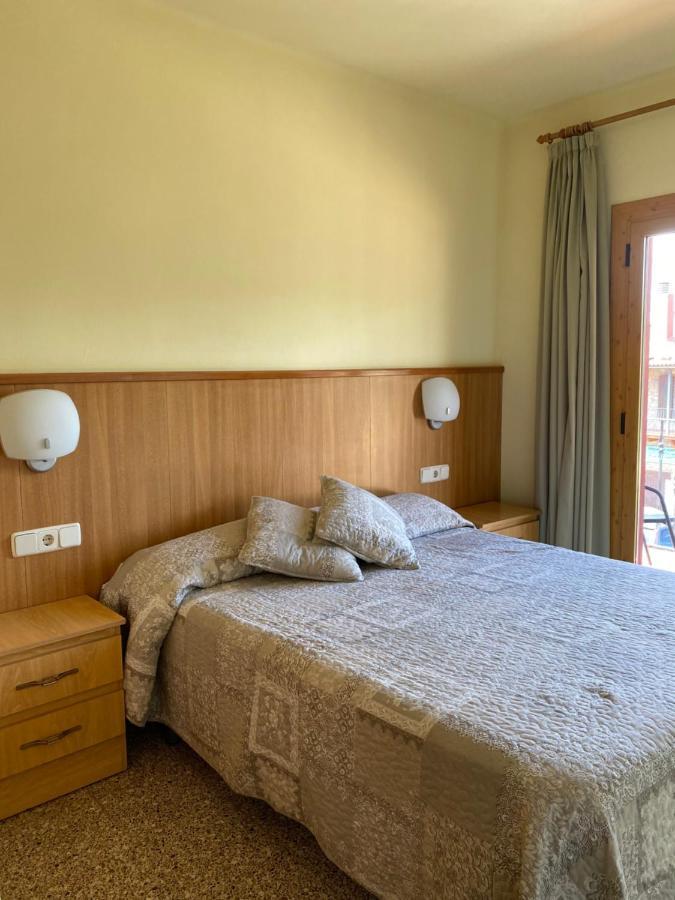 Hostal Alt Llobregat Castellar De N'Hug Exteriör bild