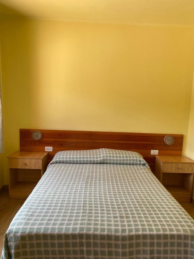 Hostal Alt Llobregat Castellar De N'Hug Exteriör bild