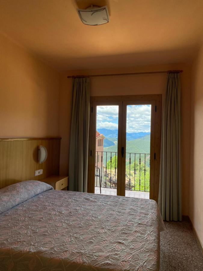 Hostal Alt Llobregat Castellar De N'Hug Exteriör bild