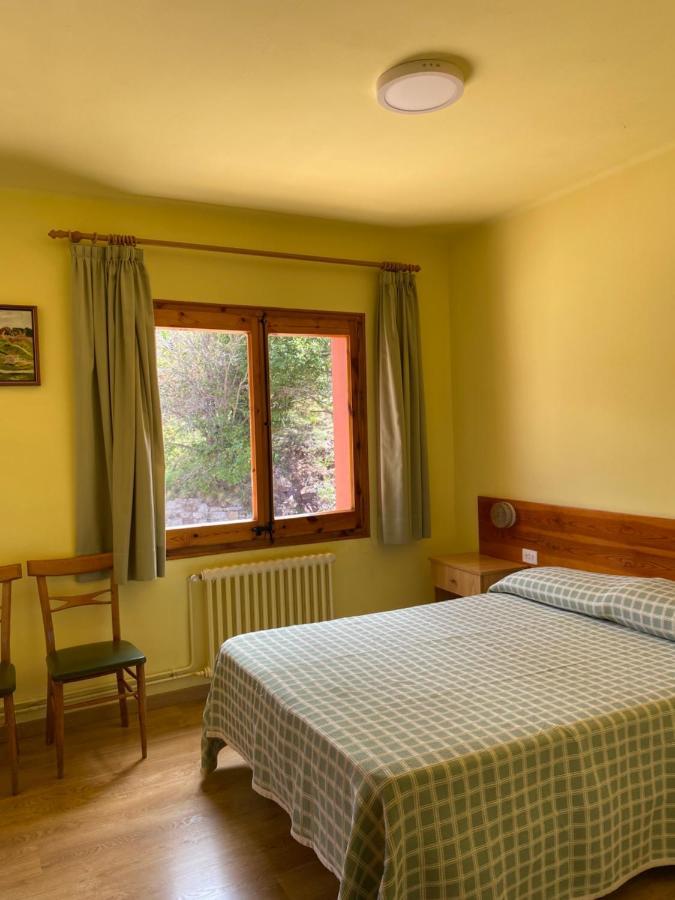 Hostal Alt Llobregat Castellar De N'Hug Exteriör bild